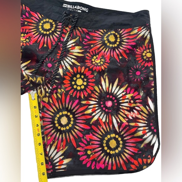 Billabong Boardshorts 73 Airlite Lineup Men’s 38 Floral Multicolor 9” Inseam EUC - Picture 6 of 7